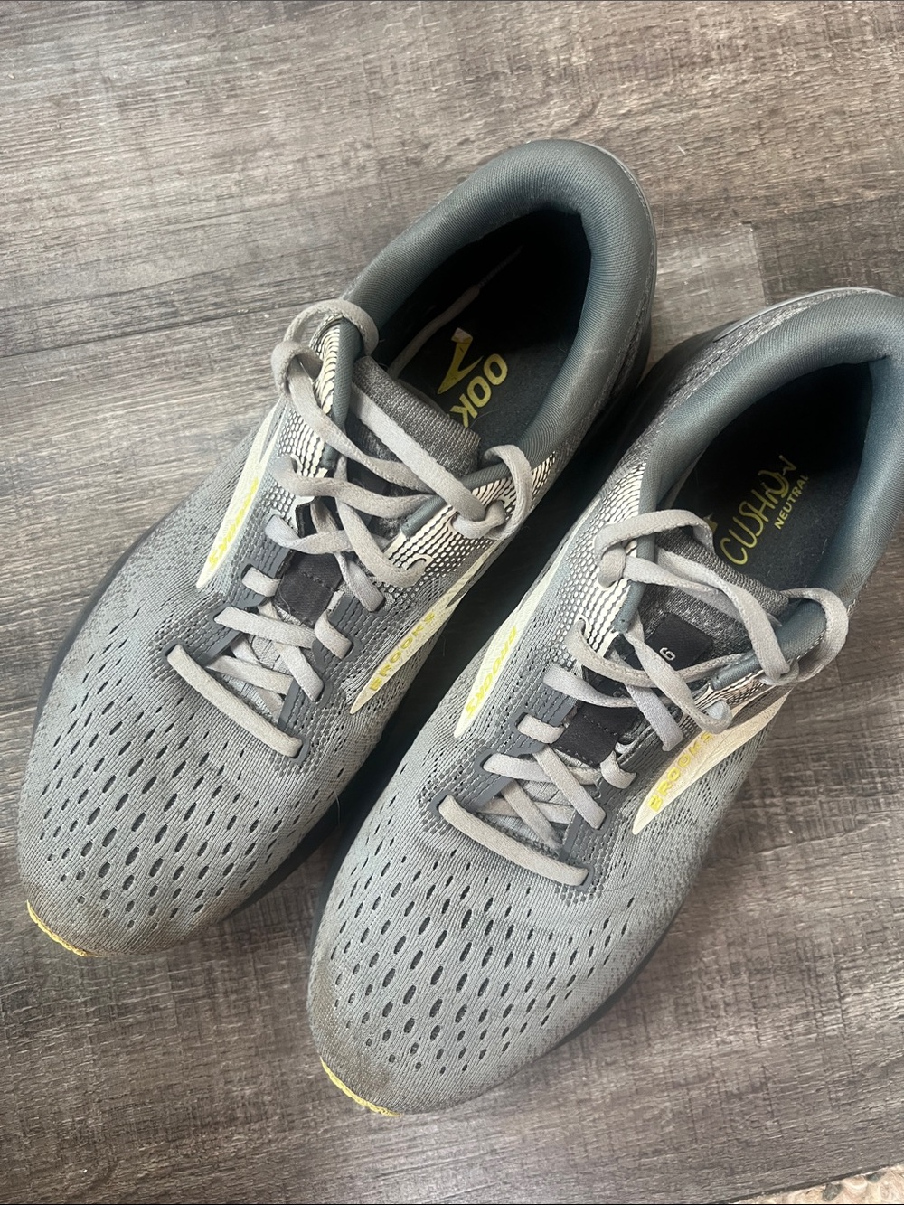 Brooks Ghost 16 men’s 9.5 cushion daily running training shoe